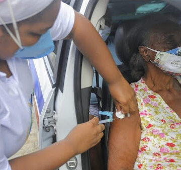 Bahia tem 433 mil vacinados contra covid-19; quase 100 mil com 2ª dose