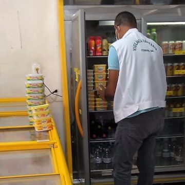 Vigilância Sanitária apreende alimentos com data expirada no Centro Comercial de Itabuna