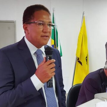 Em entrevista a Rádio o prefeito Augusto Castro anuncia possível reajuste salarial de servidores