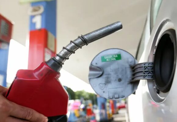 Preço da gasolina no Brasil já sente os impactos do conflito no Oriente Médio