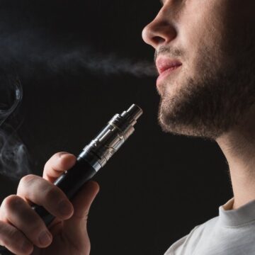 Anvisa estabelece regulação que proíbe uso e venda de cigarros eletrônicos no Brasil