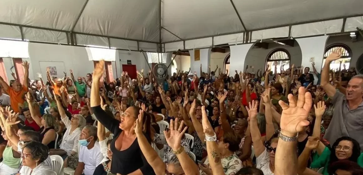 Trabalhadores da rede estadual de educação paralisam atividades por 48 horas na Bahia