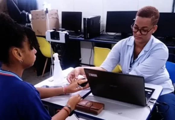 Em parceria com o SAC, TRE-BA leva atendimento a escola de Ilhéus