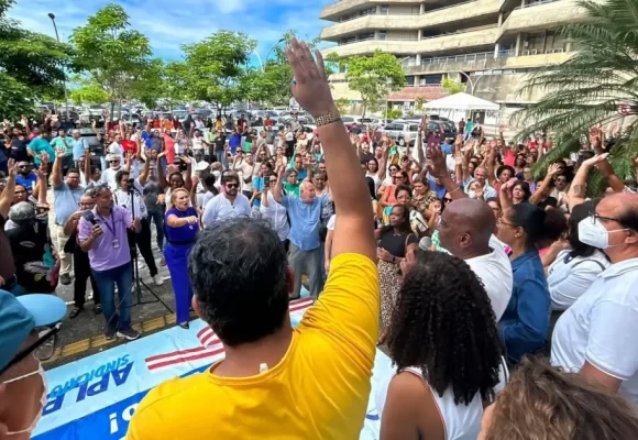 Professores estaduais da Bahia aprovam nova paralisação por reajuste salarial  nesta segunda e terça-feira