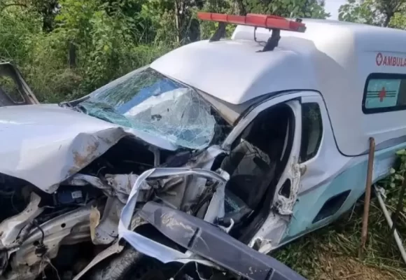 Motorista de ambulância morre após acidente em zona rural Camacan