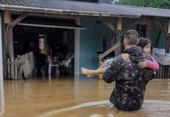 Rio Grande do Sul tem alerta de perigo para chuvas e ciclone