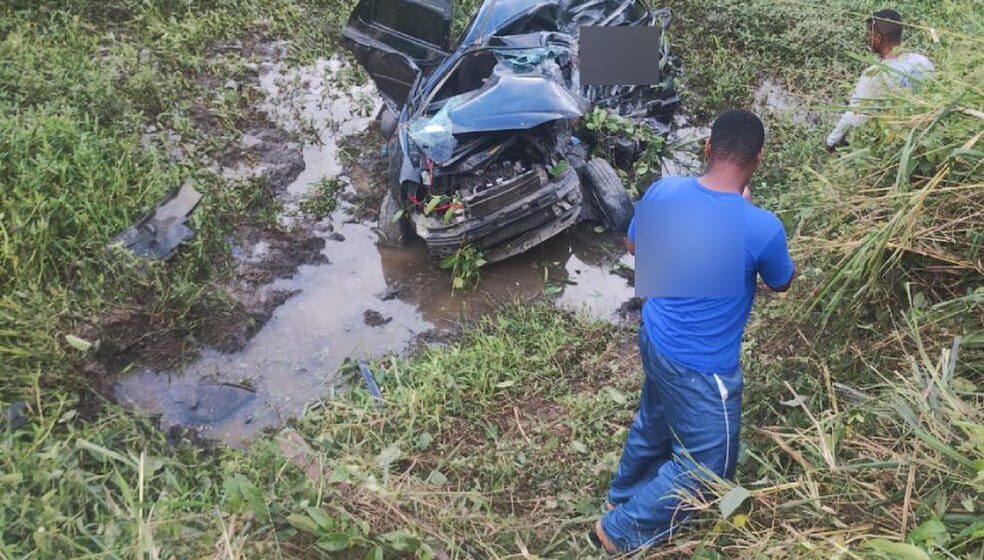 Três pessoas morrem e uma fica ferida após carro bater em caminhão caçamba em trecho  BR-425 em Itabuna