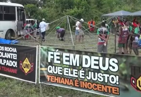 Indígenas fazem protesto no conjunto penal de Itabuna contra condenação de mulher por atropelar e matar criança