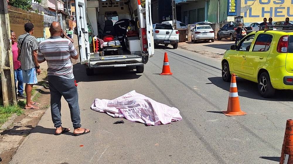 Piscineiro morre após acidente entre duas motocicletas e carro em Ilhéus