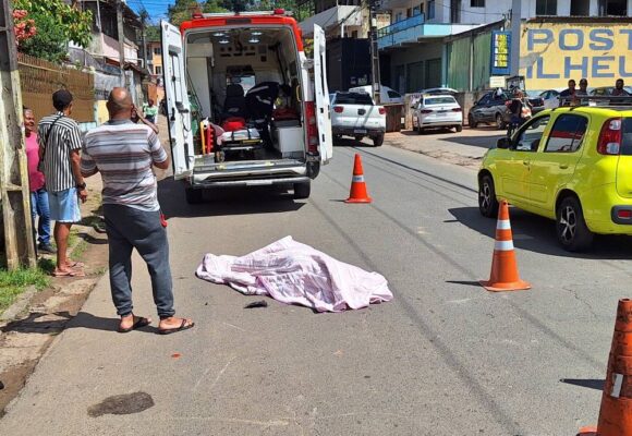 Piscineiro morre após acidente entre duas motocicletas e carro em Ilhéus