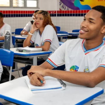 Renovação de matrícula para estudantes da rede estadual baiana já começou